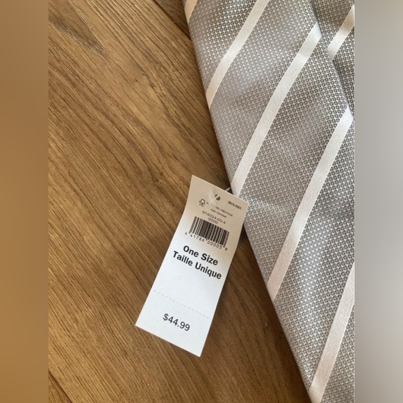 New With Tags - Men’s Grey/Silver tie from Banana Republic. - Picture 3 of 3